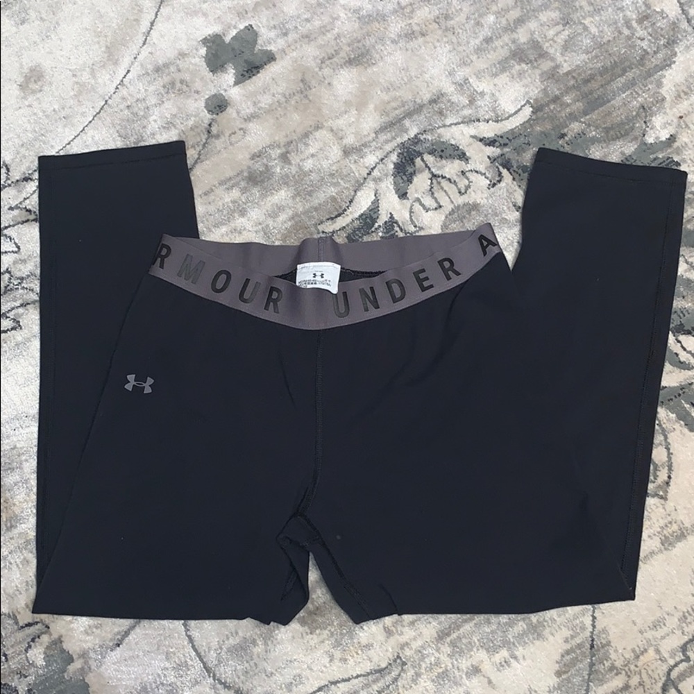UNDER ARMOUR black banded Capri pants M